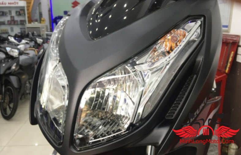 Cụm đèn đối xứng của Suzuki Impulse
