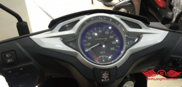 Đồng hồ xe Suzuki Impulse có thiết kế hiện đại.