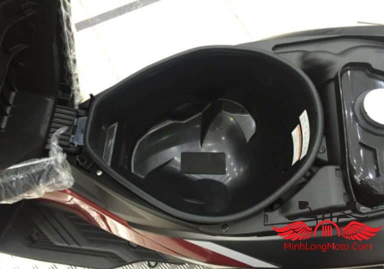 Cốp xe Impulse có dung tích 18L rộng rãi.