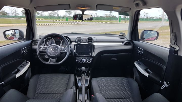 Có nên mua Suzuki Swift cũ: Ế nhưng giữ giá?