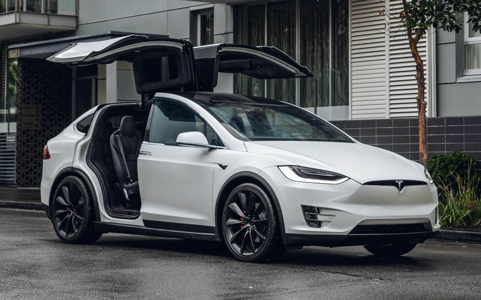 Cần bao nhiêu tiền để mua xe Tesla?