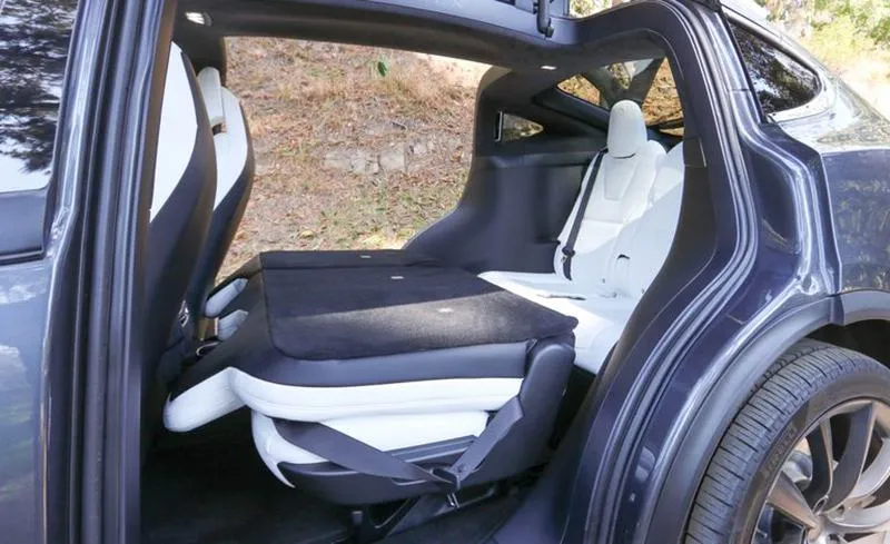 ghe-phu-xe-tesla-model-x-2021-muaxegiatot-vn
