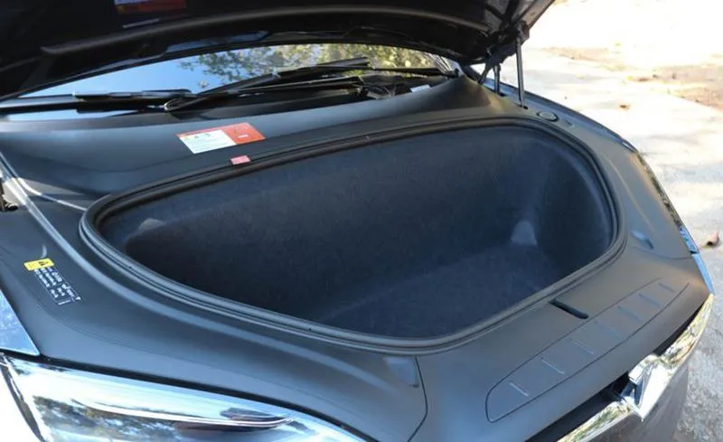 khoang-hanh-ly-truoc-xe-tesla-model-x-2021-muaxegiatot-vn