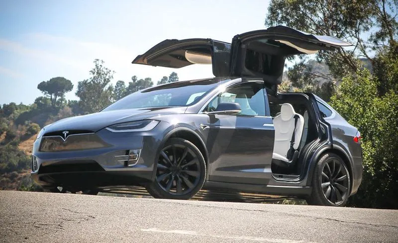 cua-xe-tesla-model-x-2021-muaxegiatot-vn