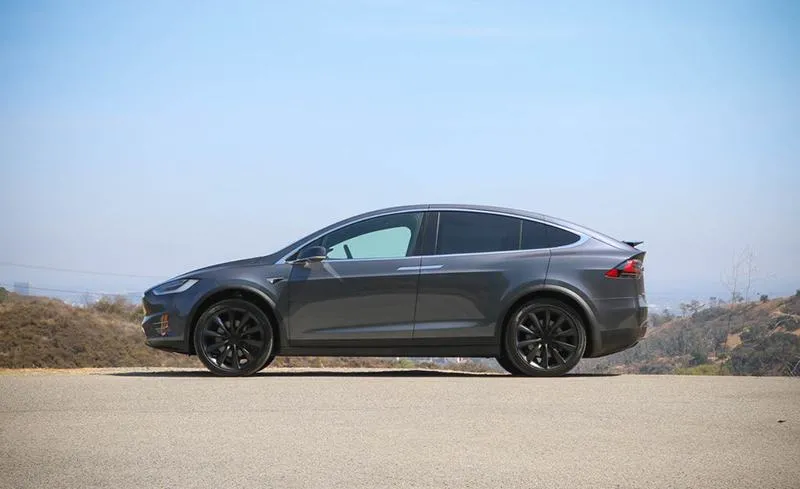hong-xe-tesla-model-x-2021-muaxegiatot-vn
