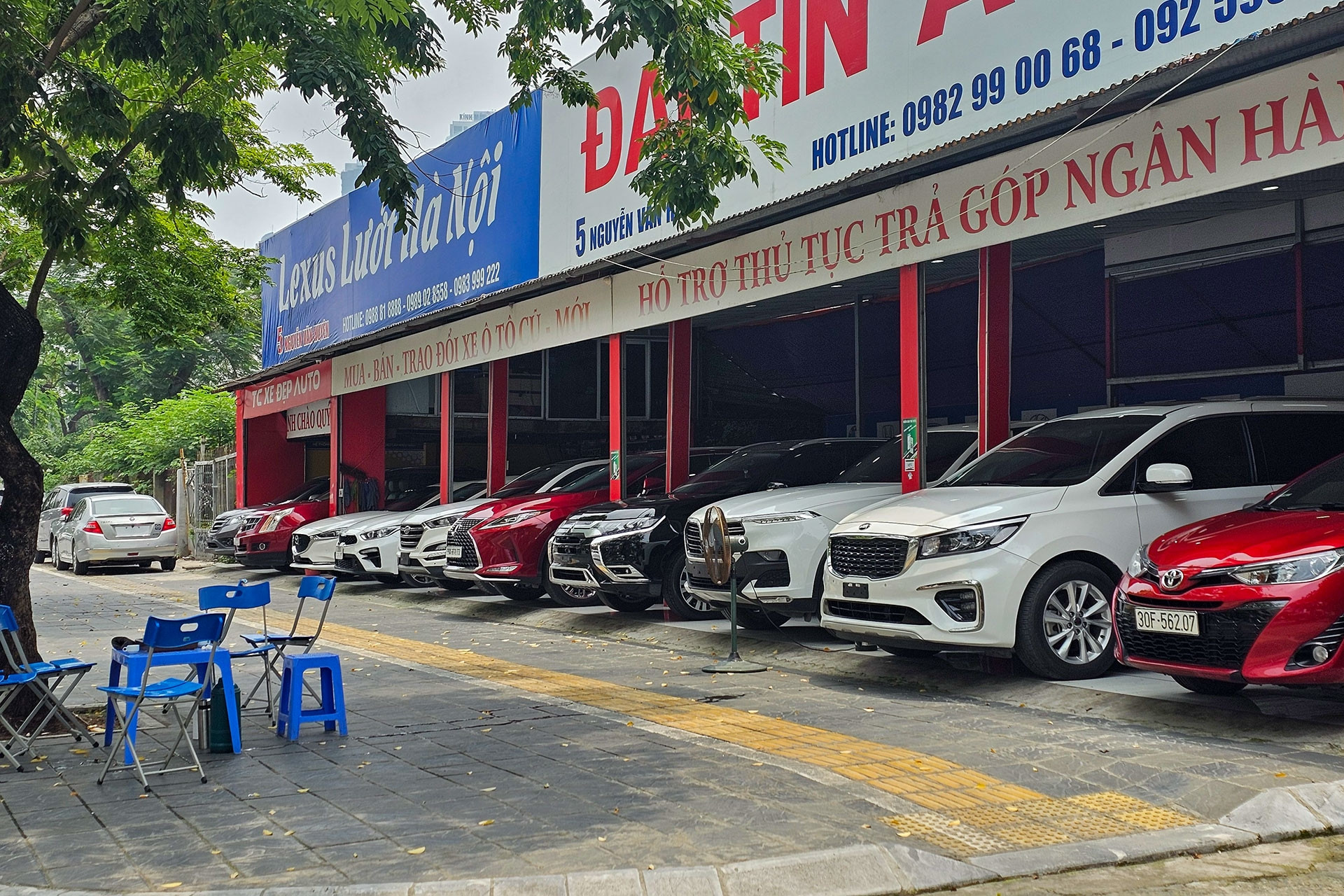 Xe mới đồng loạt giảm giá, dân buôn xe cũ