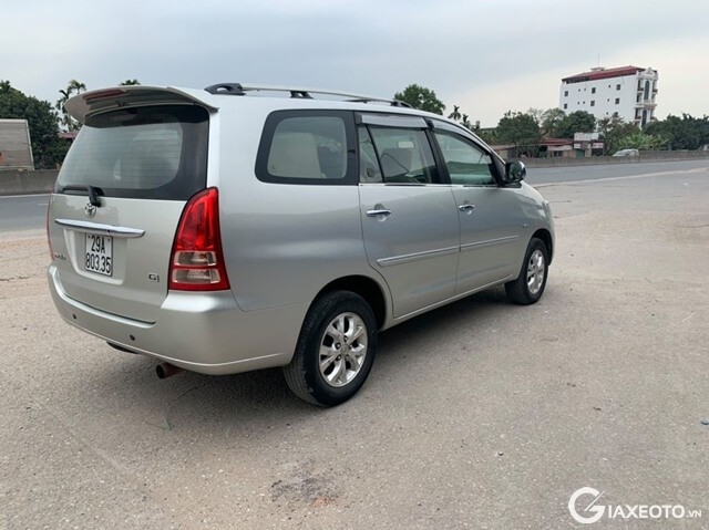 noi-that-toyota-innova-2006-cu