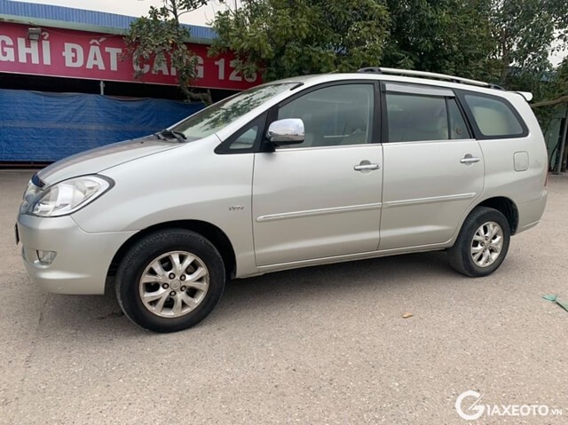 toyota-innova-v-2009-cu