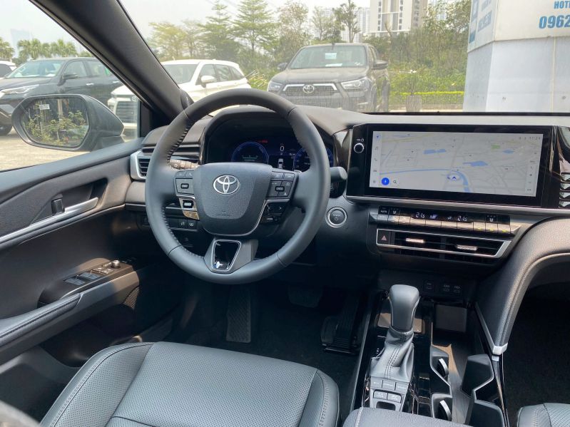 Camry 2.5Q HEV MID 2025 - Hiện đại trẻ trung