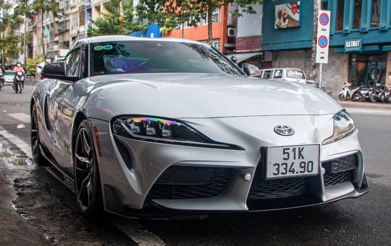 Bộ đôi Toyota Supra độc nhất Việt Nam về tay 'vua cà phê' Trung Nguyên