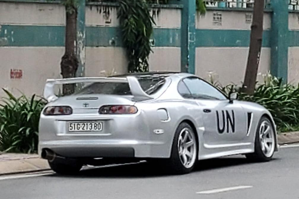 Bộ đôi Toyota Supra độc nhất Việt Nam về tay 'vua cà phê' Trung Nguyên