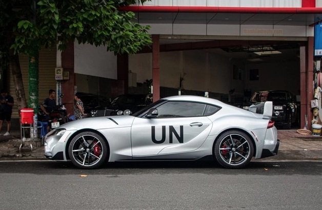 Bộ đôi Toyota Supra độc nhất Việt Nam về tay 'vua cà phê' Trung Nguyên