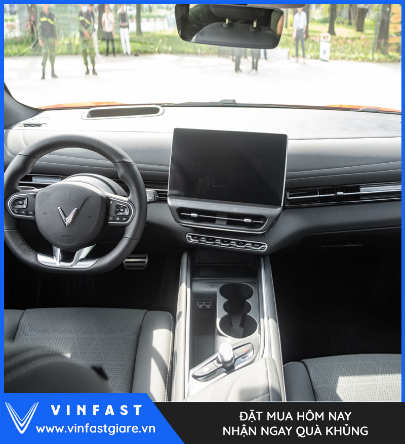 VF7 Plus màu đen