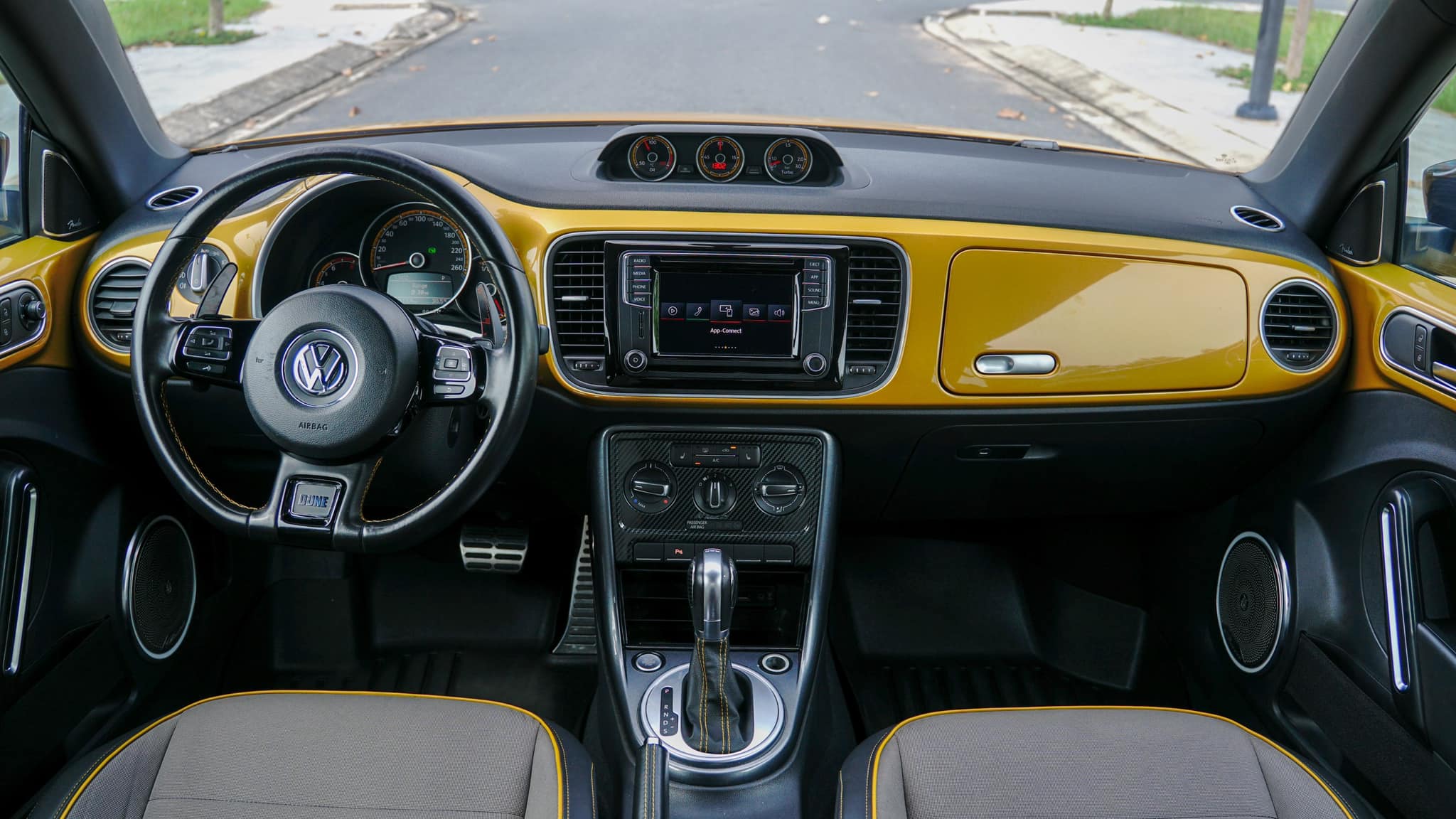 Xe hiếm Volkswagen Beetle Dune đã khai tử nhưng vẫn giữ giá