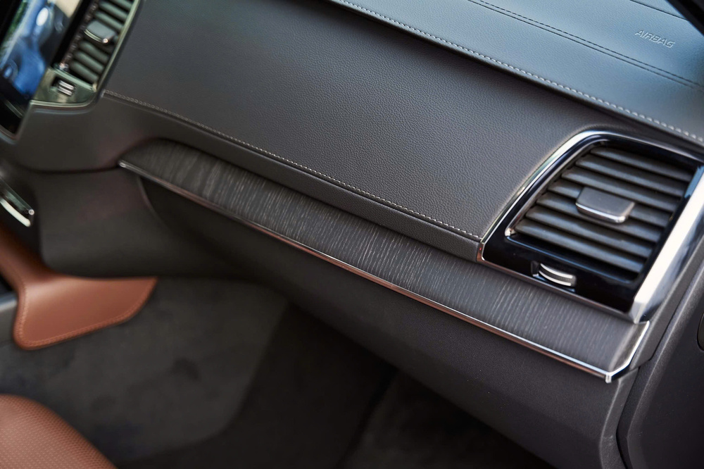 gỗ ốp trên xe volvo xc90 plugin hybrd