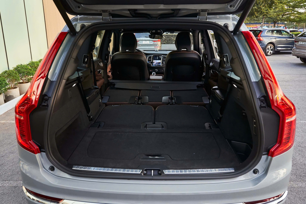 cốp xe volvo xc90 plugin hybrid