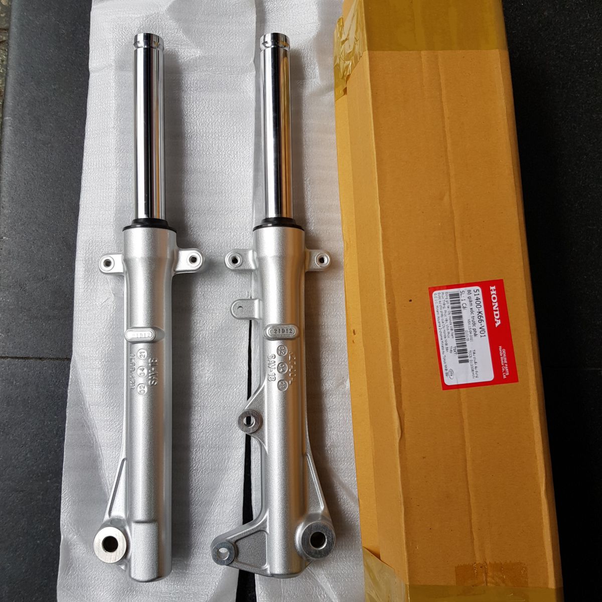 Phuoc-nhun-giam-xoc-truoc-Airblade-125-chinh-hang-Honda-2