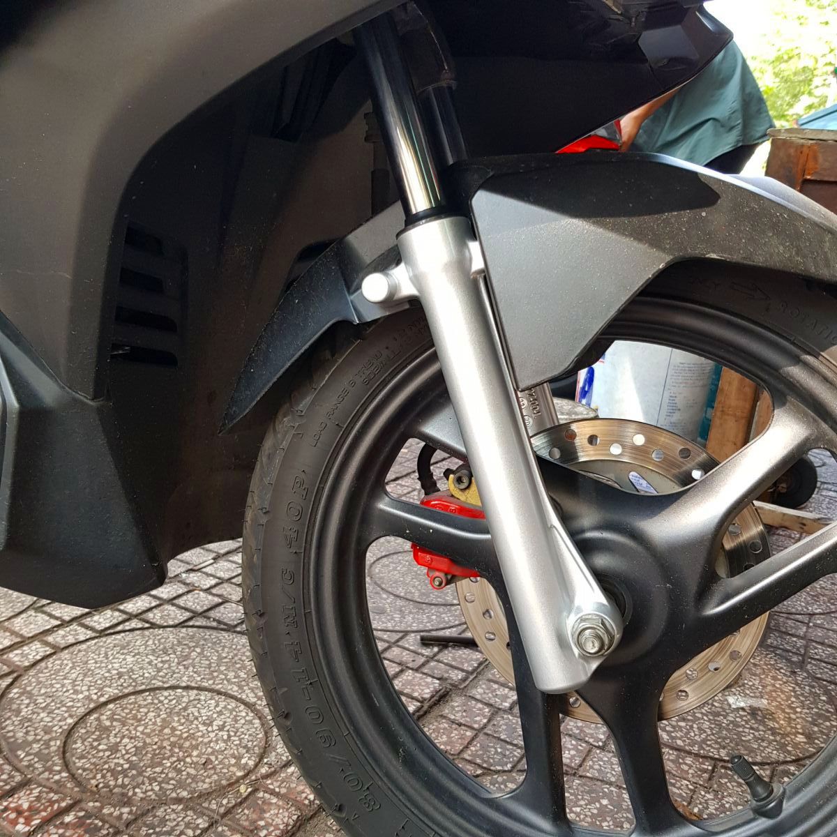 Phuoc-nhun-giam-xoc-truoc-Airblade-125-chinh-hang-Honda-12