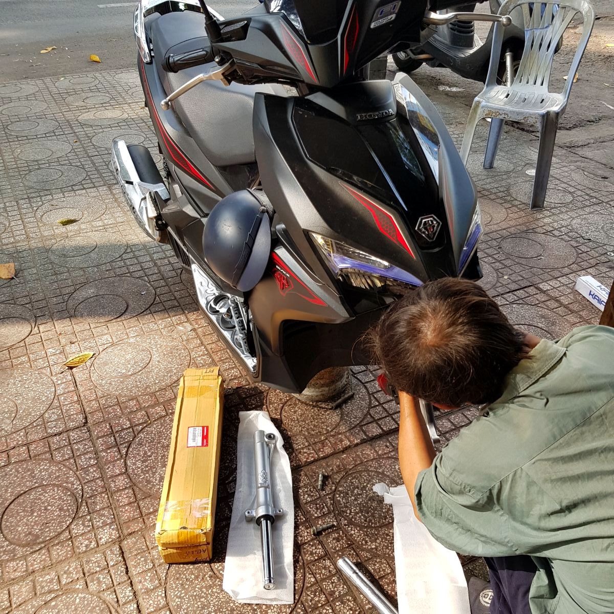 Phuoc-nhun-giam-xoc-truoc-Airblade-125-chinh-hang-Honda-7