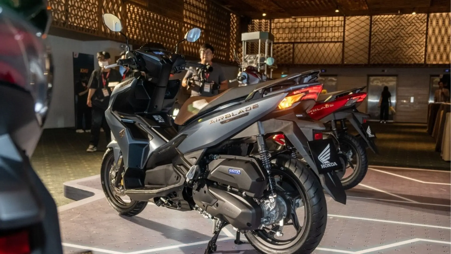 3-air-blade-2023-ket-hop-hoan-hao-giua-thiet-ke-tinh-te-va-phong-cach-the-thao-cuon-hut.webp