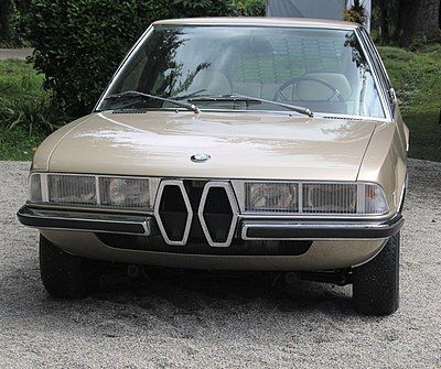 Dòng xe đầu tiên của BMW BMW là hãng xe gì