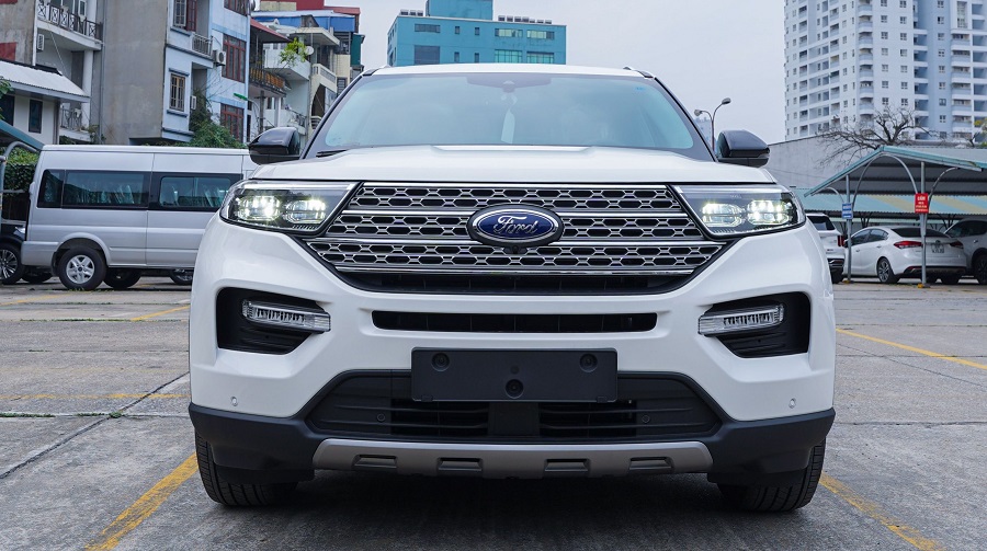 Dầu xe Ford Explorer Limitet 2024 mới màu trắng
