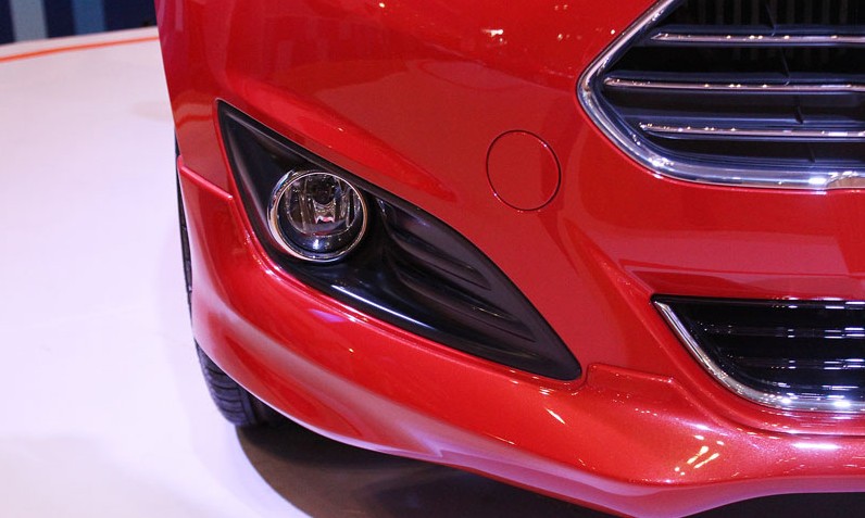 Đánh giá xe Ford Fiesta 2016: Đèn sương mù 1