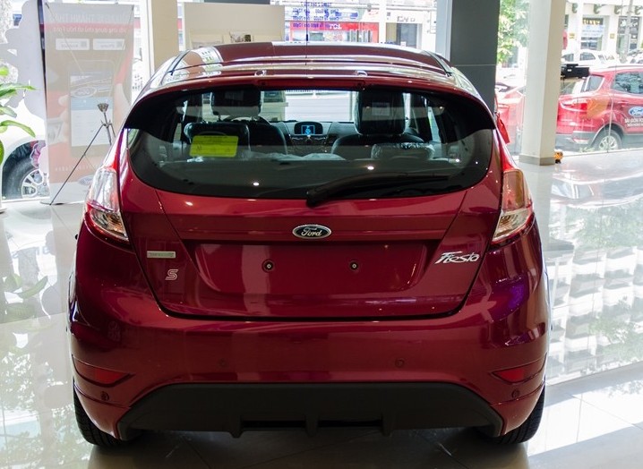 Đánh giá xe Ford Fiesta 2016: Thiết kế đuôi xe không có sự thay đổi đáng kể so với thế hệ cũ 1