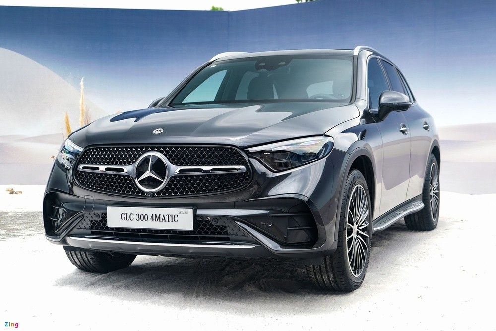 GLC 300 4matic 2023 màu đen