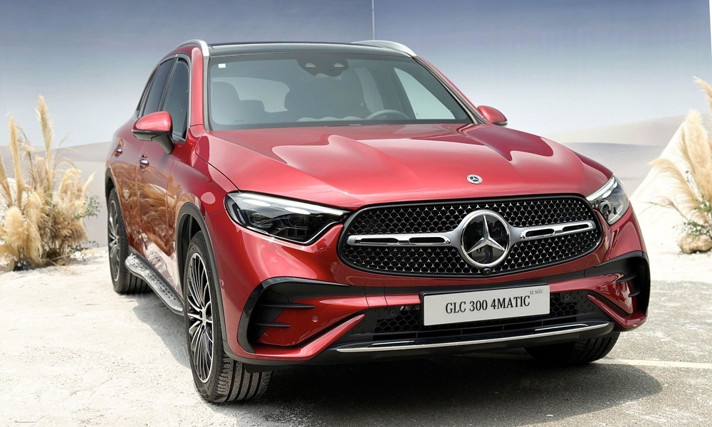 GLC 300 4matic 2023 màu đỏ
