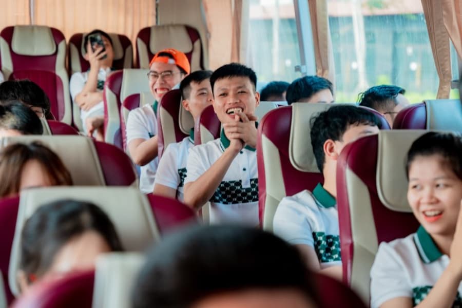 Tro-choi-team-building-tren-xe-khong-can-nhieu-dung-cu