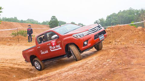 Thông số kỹ thuật xe Toyota Hilux 2019 tại Việt Nam 6a