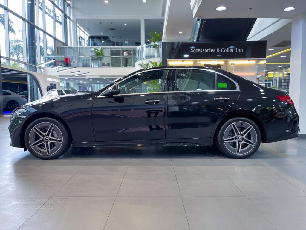 Mercedes-Benz C300 AMG Trang bị cụm đèn trước DIGITAL LIGHT cao cấp tích hợp ULTRA RANGE