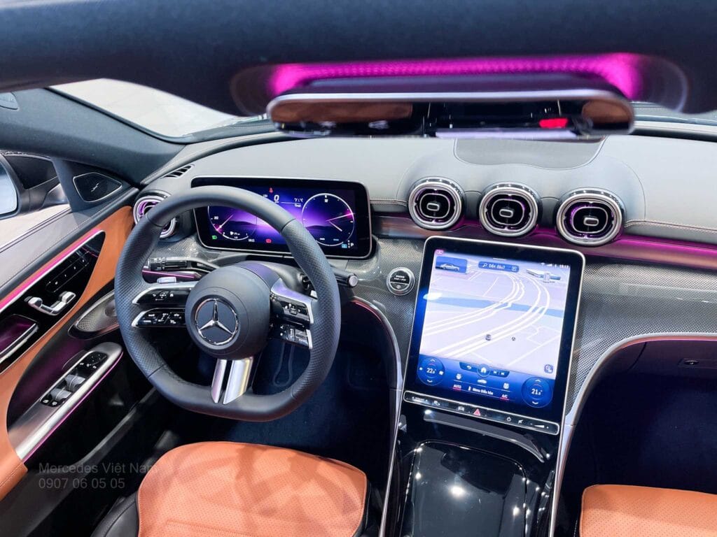 Đuôi Xe Mercedes-Benz C300 AMG Màu Đen Quyến Rủ