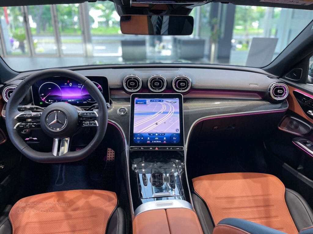Mercedes-Benz C300 AMG Trang Bị Nhiều Công Nghệ Tiên Tiến