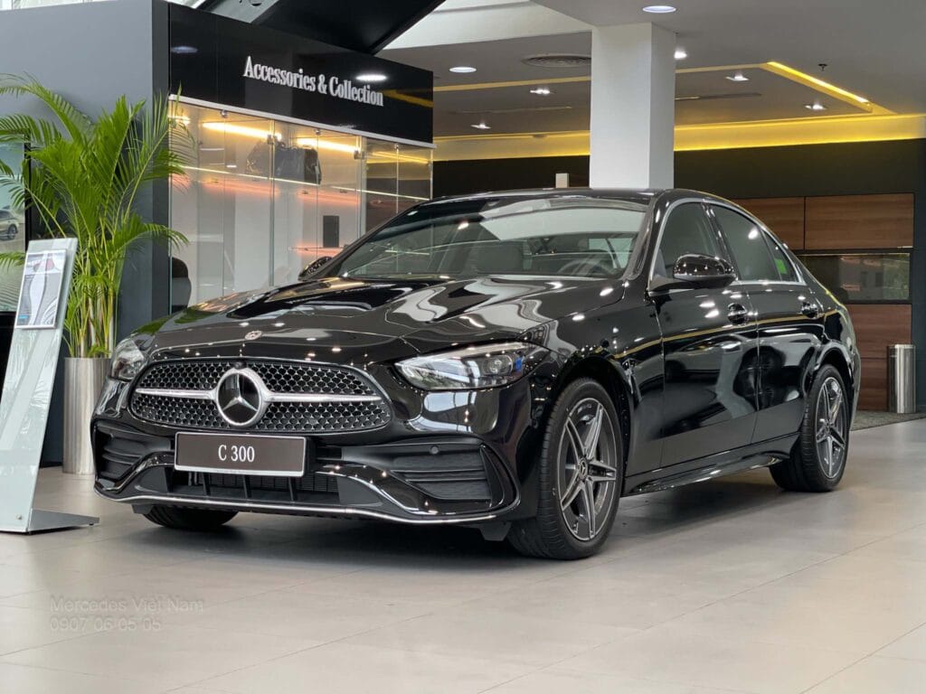 Giá Xe C300 AMG Lăn Bánh Tại Mercedes Việt Nam Star