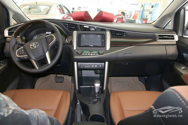 noi-that-toyota-innova-2-0-v-7-cho-toyota-an-giang-10