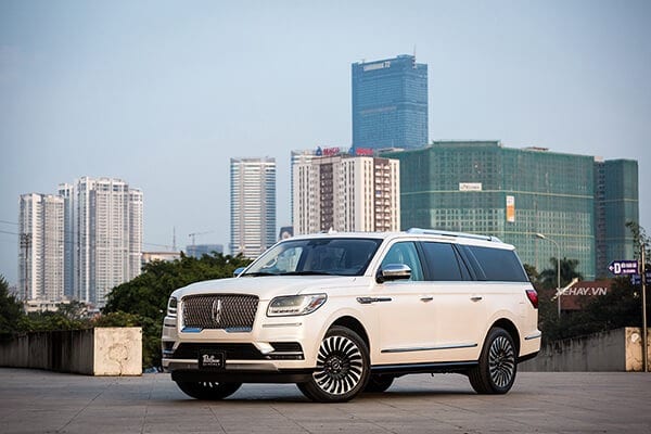 Muaxegiatot-vn-Lincoln-Navigator-Black-Label-review-2