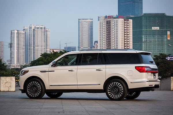 Muaxegiatot-vn-Lincoln-Navigator-Black-Label-review-8