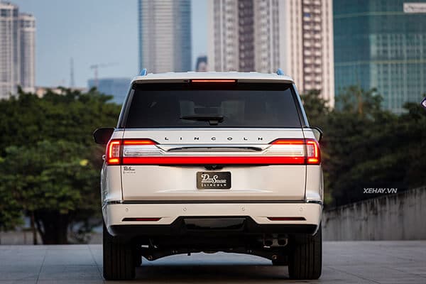 Muaxegiatot-vn-Lincoln-Navigator-Black-Label-review-9
