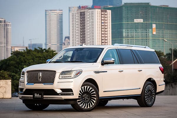 Muaxegiatot-vn-Lincoln-Navigator-Black-Label-review-1