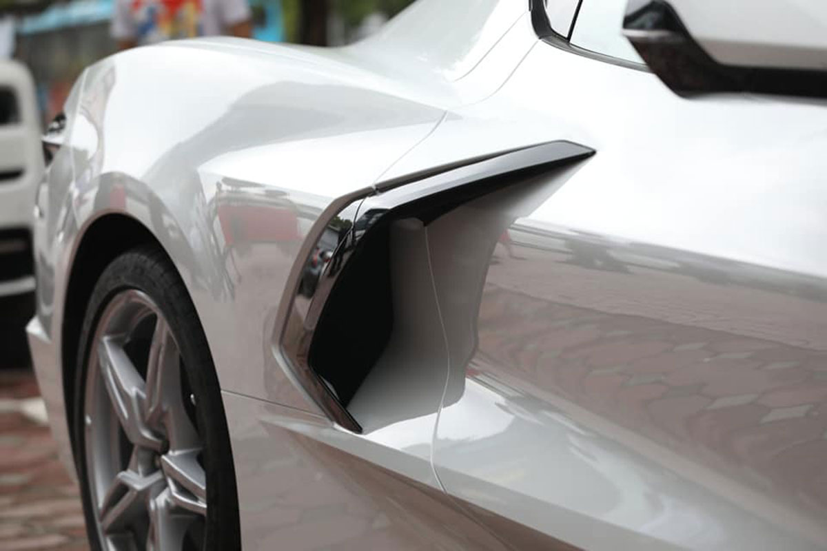 Mê mẩn với siêu xe Mỹ - Chevrolet Corvette C8 2020 đầu tiên tại Việt Nam a13