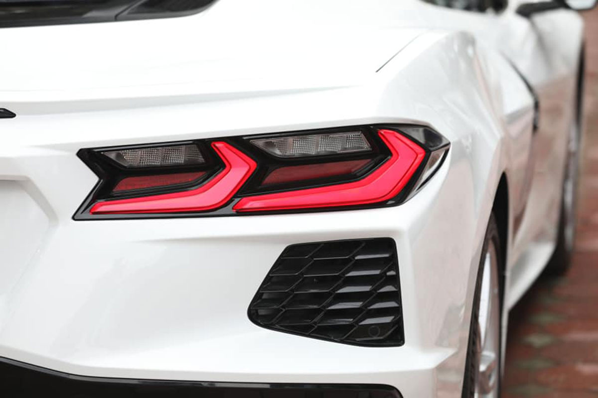 Mê mẩn với siêu xe Mỹ - Chevrolet Corvette C8 2020 đầu tiên tại Việt Nam a17