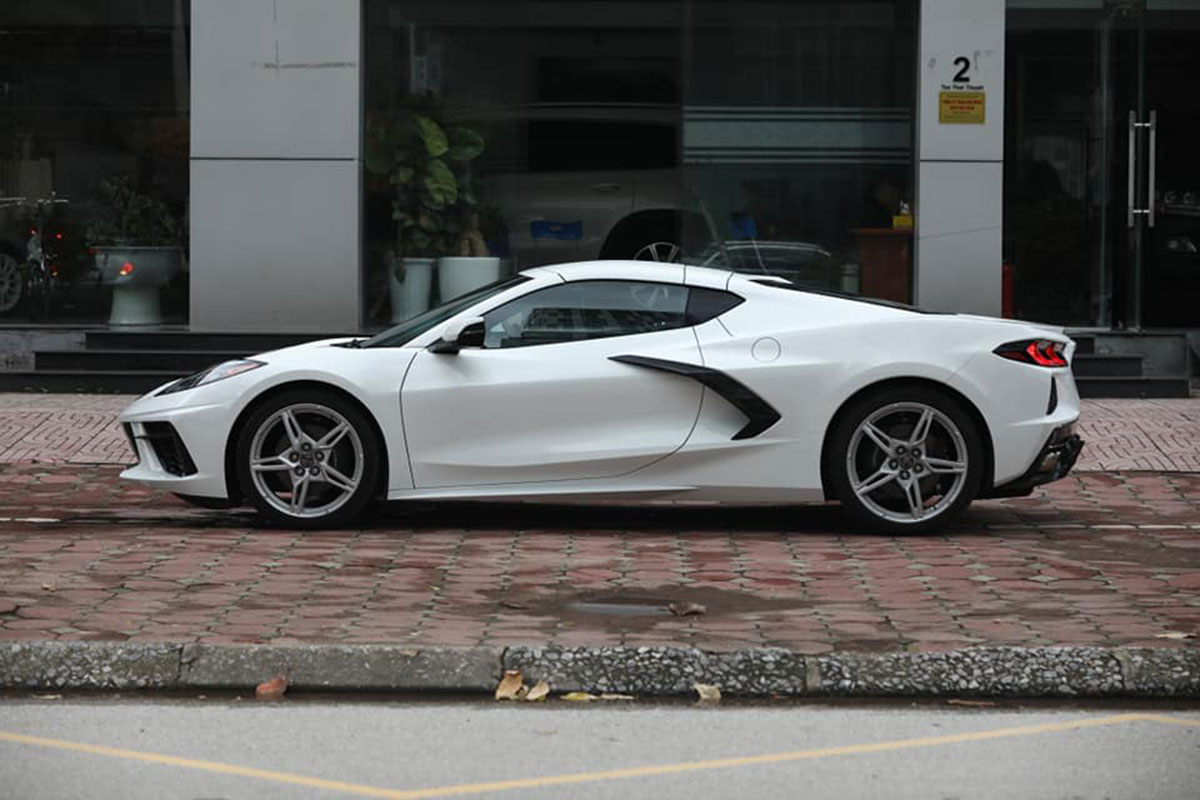 Mê mẩn với siêu xe Mỹ - Chevrolet Corvette C8 2020 đầu tiên tại Việt Nam a9