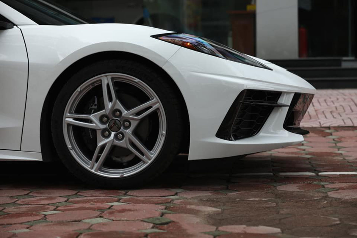 Mê mẩn với siêu xe Mỹ - Chevrolet Corvette C8 2020 đầu tiên tại Việt Nam a10