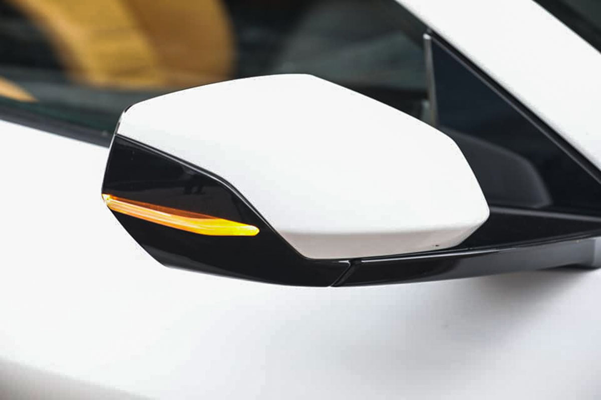 Mê mẩn với siêu xe Mỹ - Chevrolet Corvette C8 2020 đầu tiên tại Việt Nam a12