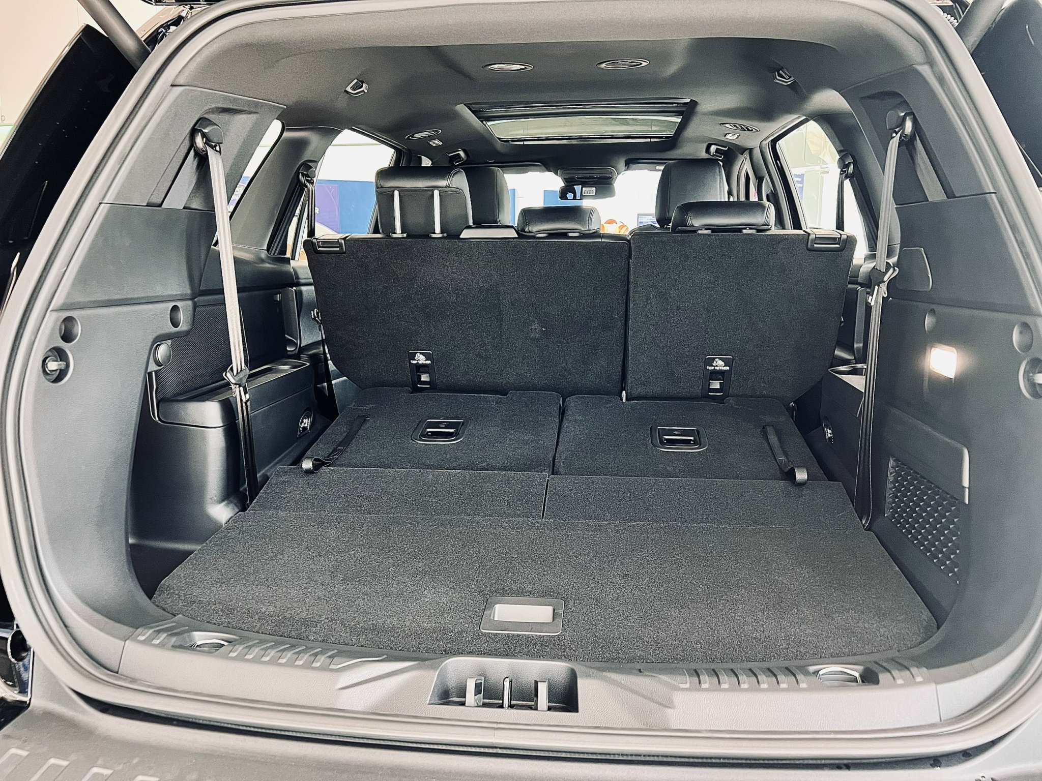 nội thất xe ford Everest 2023 showroomxe com vn (3)