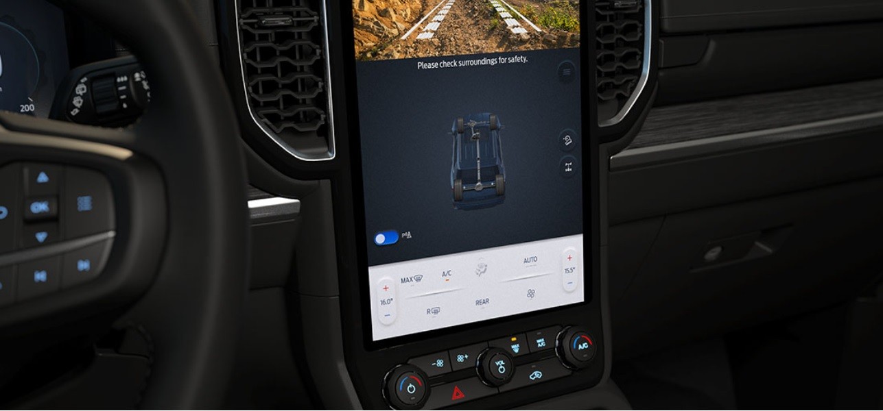 màn hình xe ford Everest 2023 showroomxe com vn