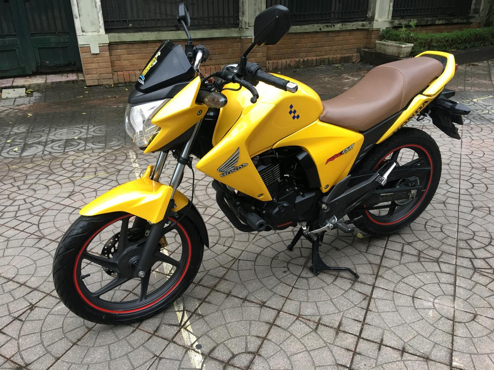 Gam màu vàng repsol vô cùng trẻ trung và bắt mắt của Honda RR150