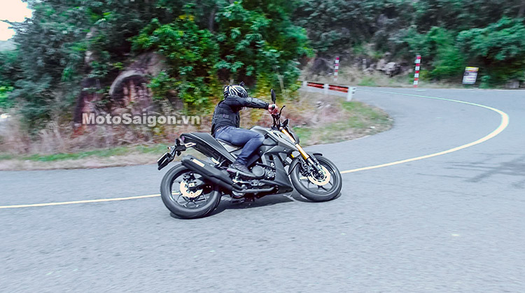 danh-gia-xe-yamaha-tfx-150-so-sanh-fz150i-motosaigon-3